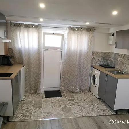 Studio Meuble Tres Bon Etat Apartman *